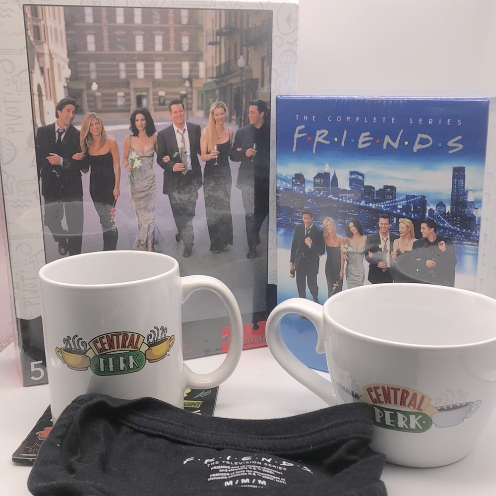 FRIENDS Gift Set Includes: Box DVD Set, puzzle, 2 mugs and T-Shirt
